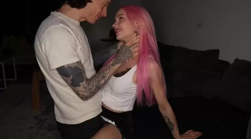 Naomi Swann – Pink Hair GF Fucks On First Date Video Leaked