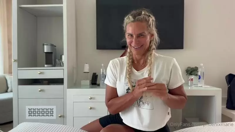 Phoenix Marie – Hotel Room Hookup Video Leaked