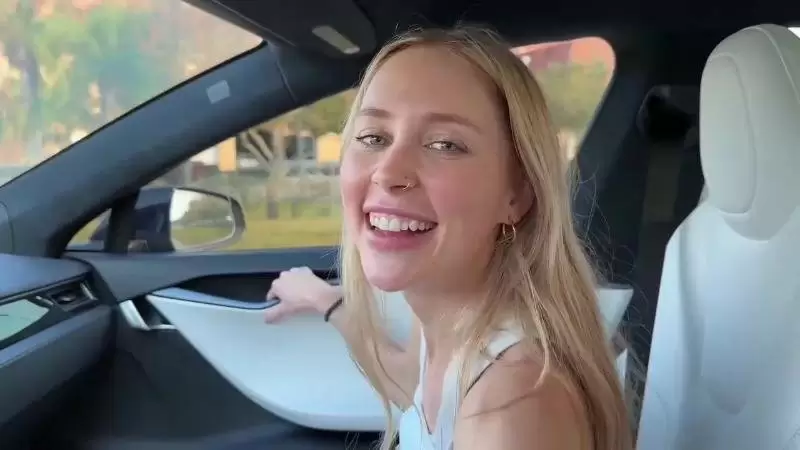 StrawberryShan – Uber Driver Fucks In Car Tesla Autopilot​ Video Leaked